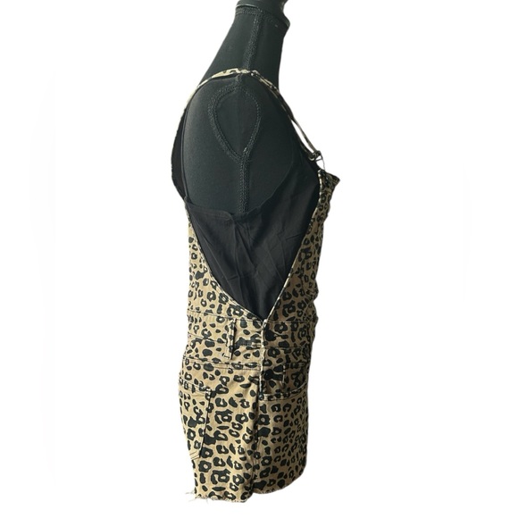 5/25$ ✨ Cheetah Overalls - Picture 10 of 13